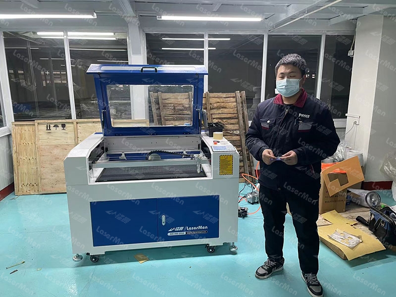 無(wú)紡布9060激光切割機(jī)